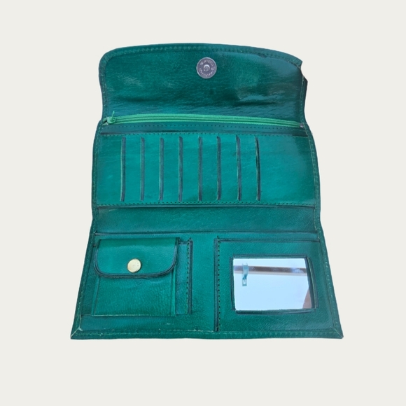 Vintage Handmade Vibrant Green Floral Embossed Wallet - Picture 4 of 15